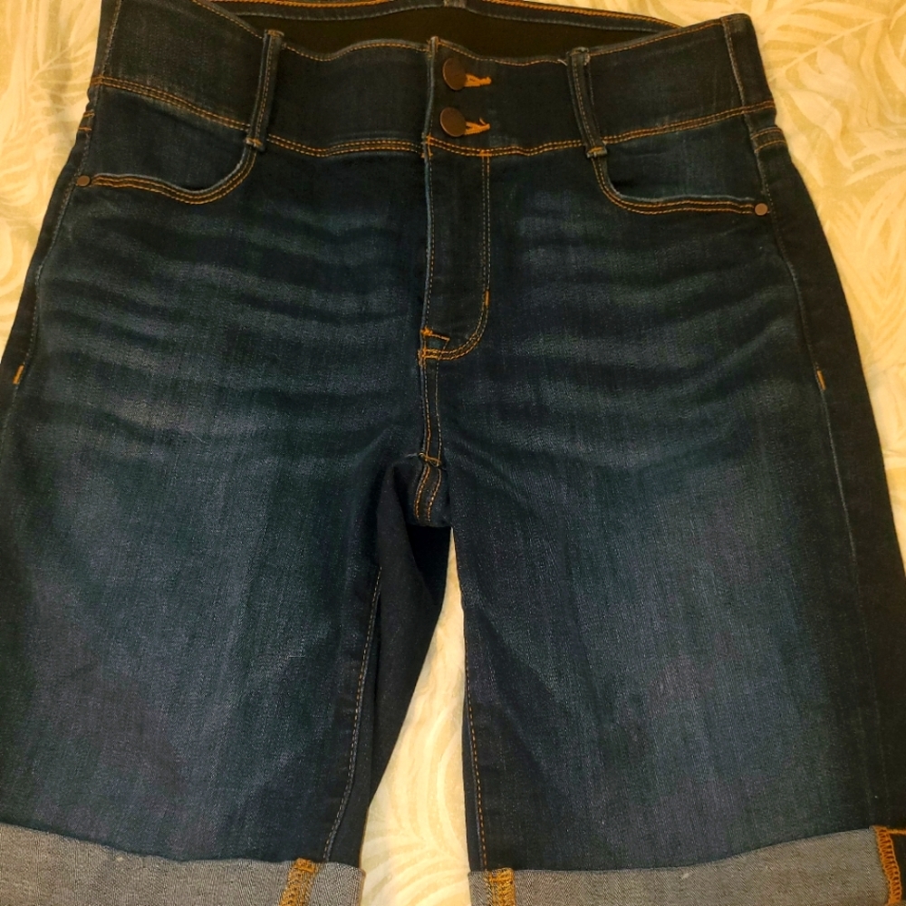Apt 9 size 8 Bermuda jean  shorts